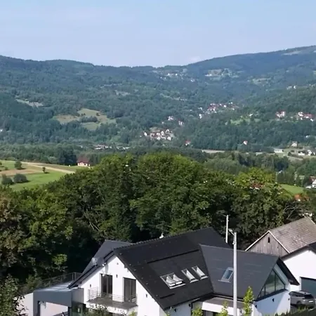 فيلة Near Mountains Pcim